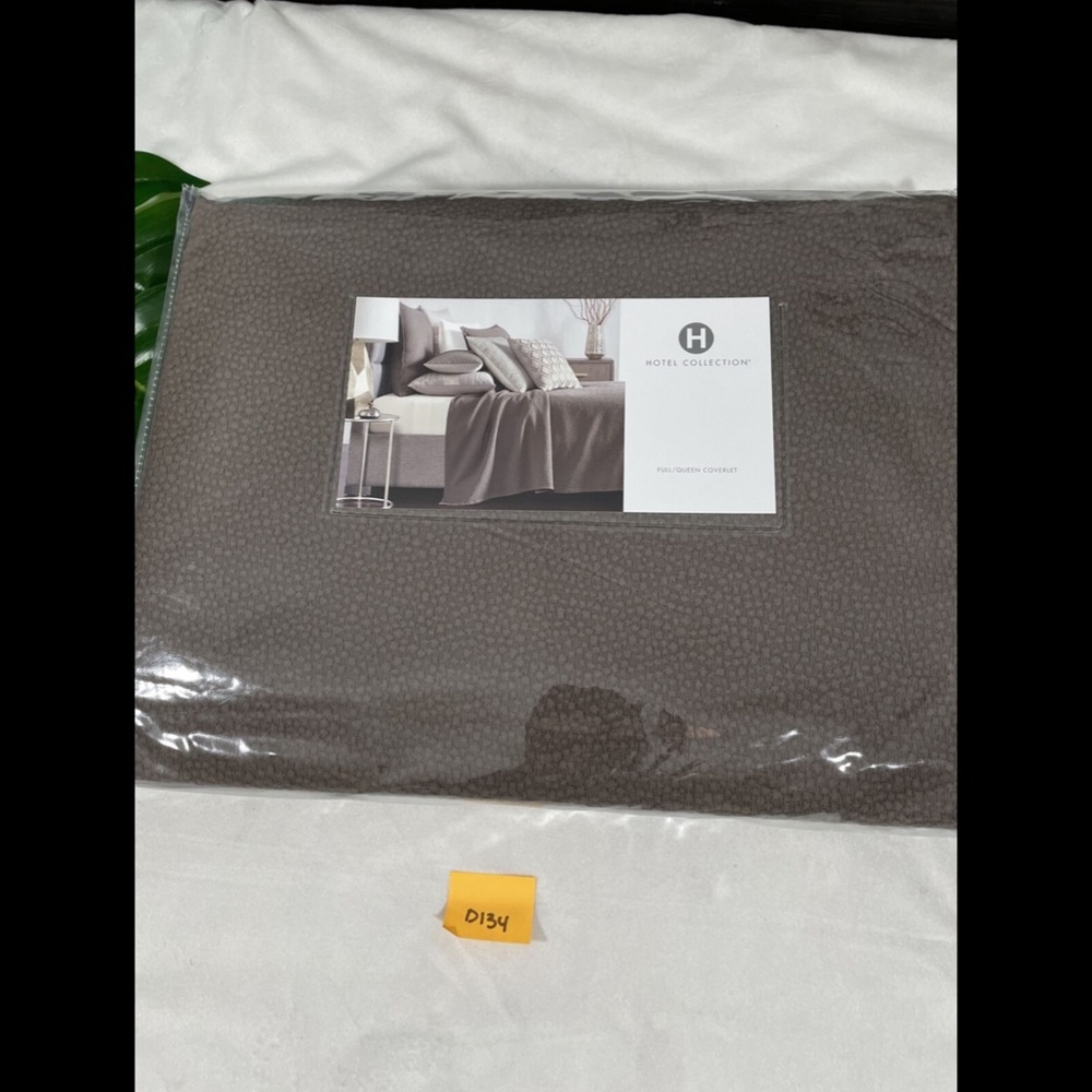 NIB Hotel Collection Como (1) Full/Queen Coverlet Blanket